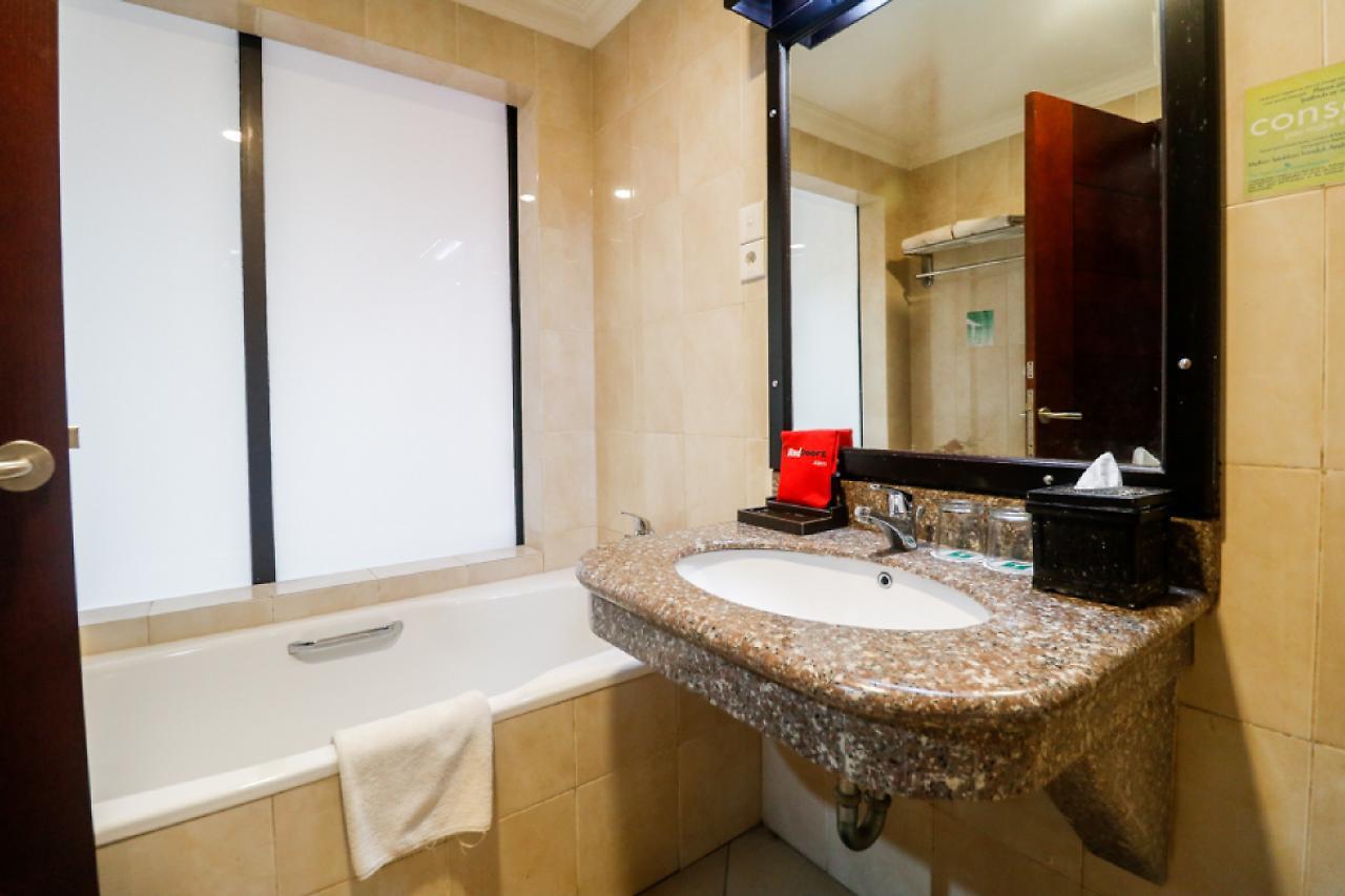 Reddoorz Premium @ Bukit Damai Indah Hotel Balikpapan  Exterior photo